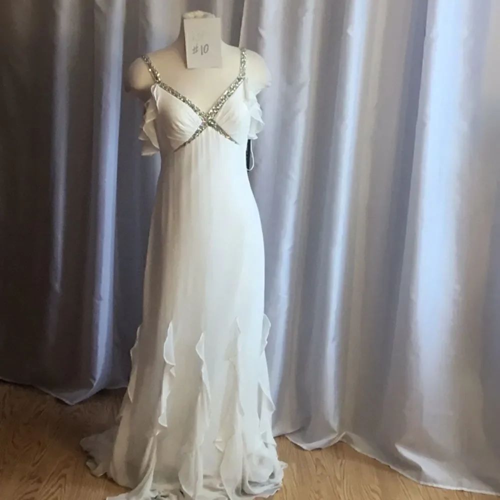 Cream gown w/ sequins & beads ruffled bottom in 8